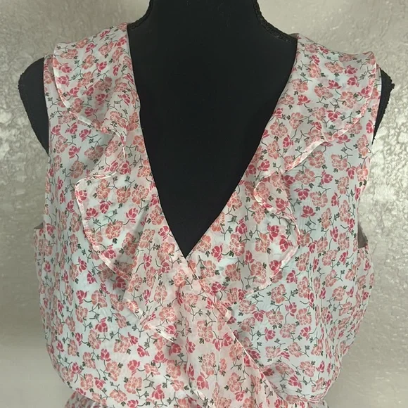 1749 NWT Max Studio Sleeveless Floral Blouse W/Tie Embellishment On Back. SzS - Picture 3 of 11